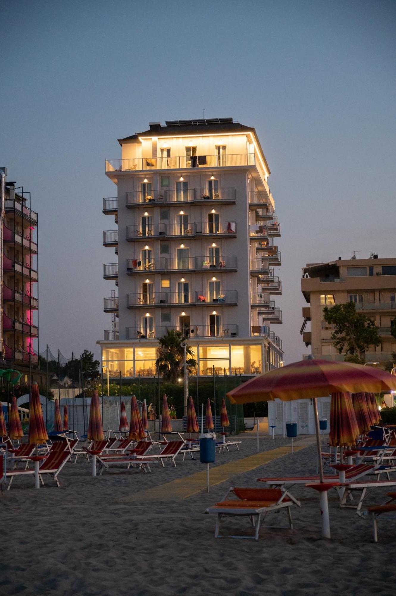 Hotel Fedora Riccione Exteriör bild