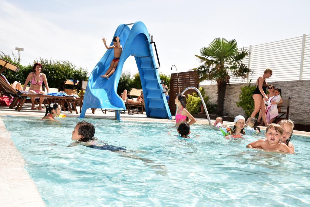 Hotel Fedora Riccione Exteriör bild
