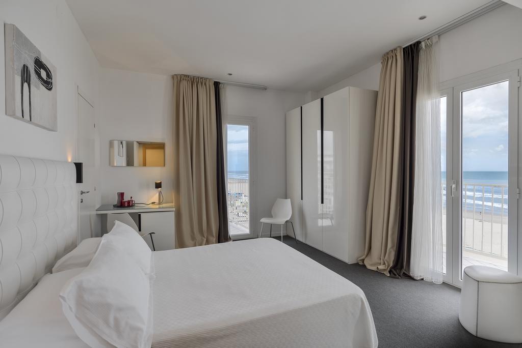 Hotel Fedora Riccione Exteriör bild